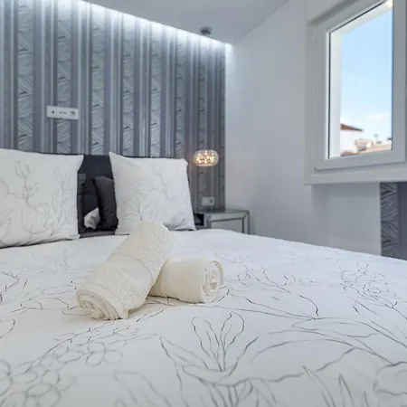 Apartamento Puerto Benalmádena&carihuela, Attic Views With Pool, Parking, Terrace *