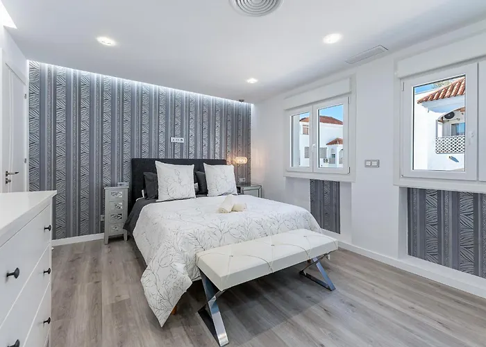 Puerto Benalmadena And Carihuela, Attic Views With Pool, Parking, Terrace *