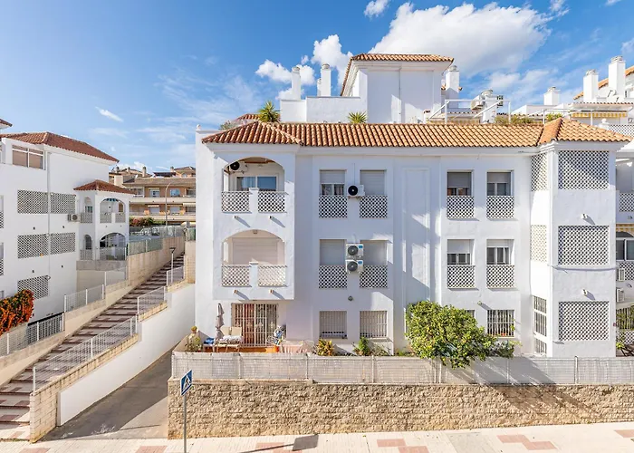 아파트 Puerto Benalmadena And Carihuela, Attic Views With Pool, Parking, Terrace
