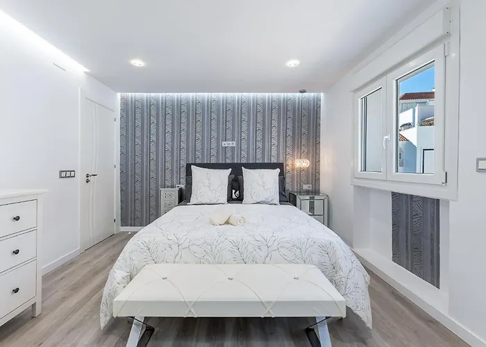 Puerto Benalmadena And Carihuela, Attic Views With Pool, Parking, Terrace Apartment *