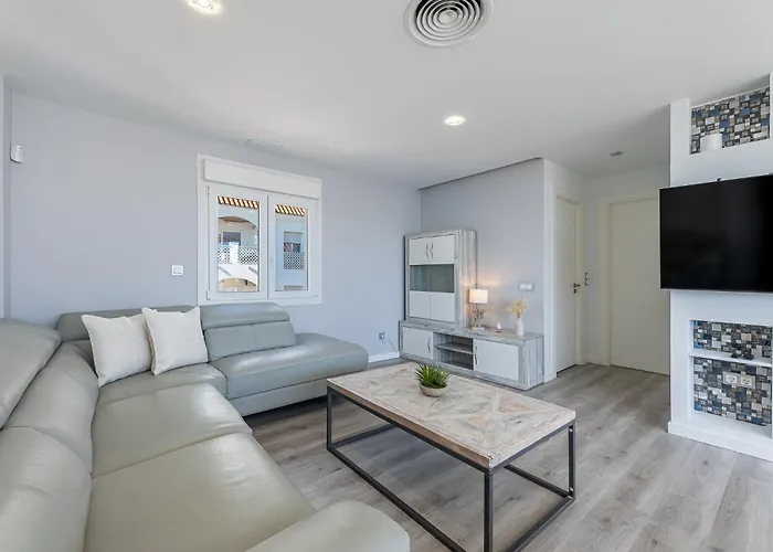 아파트 Puerto Benalmadena And Carihuela, Attic Views With Pool, Parking, Terrace *