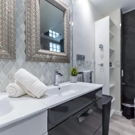 Puerto Benalmadena And Carihuela, Attic Views With Pool, Parking, Terrace Apartment